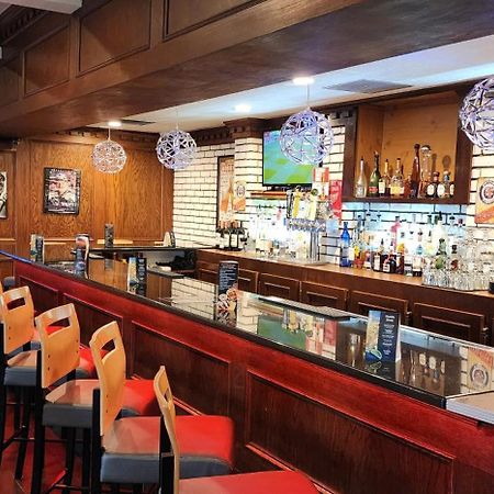 Days Inn & Suites By Wyndham Roseville/Detroit Area Dış mekan fotoğraf