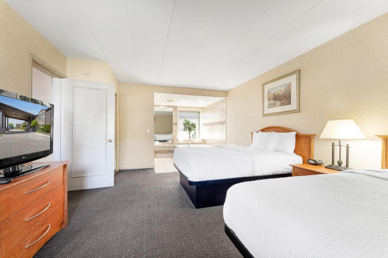 Days Inn & Suites By Wyndham Roseville/Detroit Area Dış mekan fotoğraf
