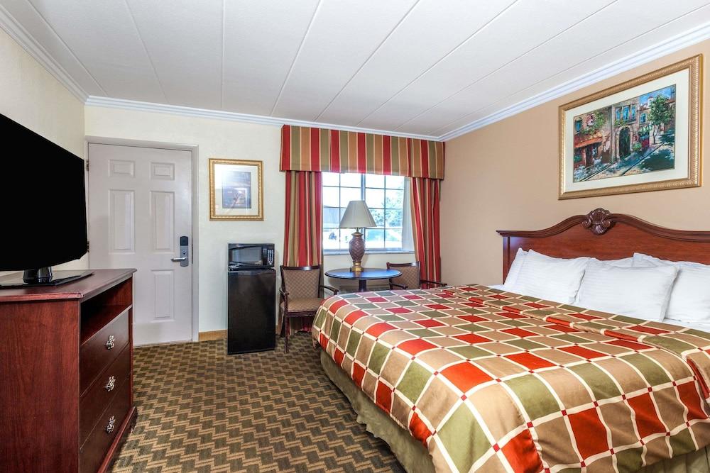 Days Inn & Suites By Wyndham Roseville/Detroit Area Dış mekan fotoğraf