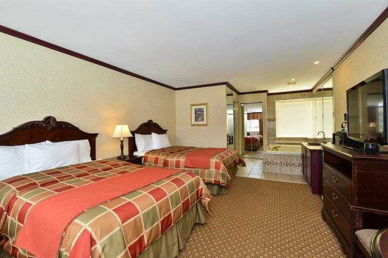 Days Inn & Suites By Wyndham Roseville/Detroit Area Dış mekan fotoğraf