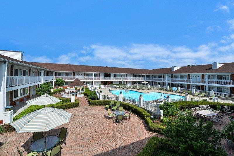 Days Inn & Suites By Wyndham Roseville/Detroit Area Dış mekan fotoğraf