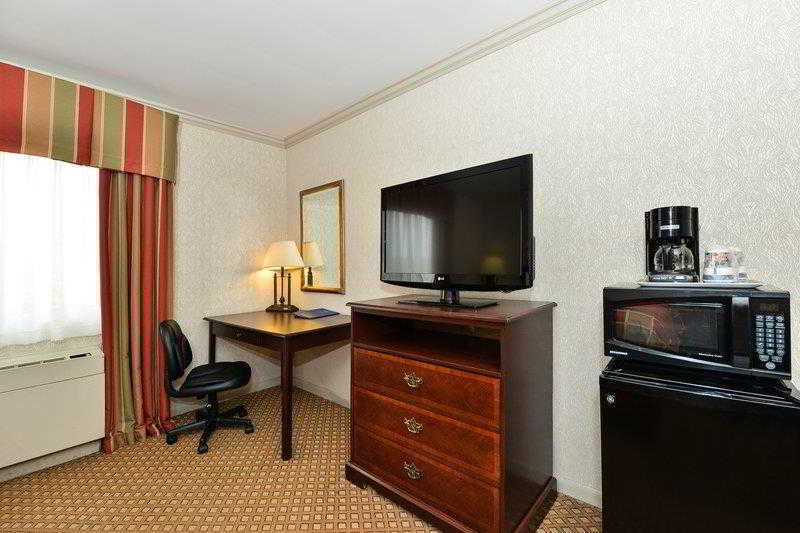 Days Inn & Suites By Wyndham Roseville/Detroit Area Dış mekan fotoğraf