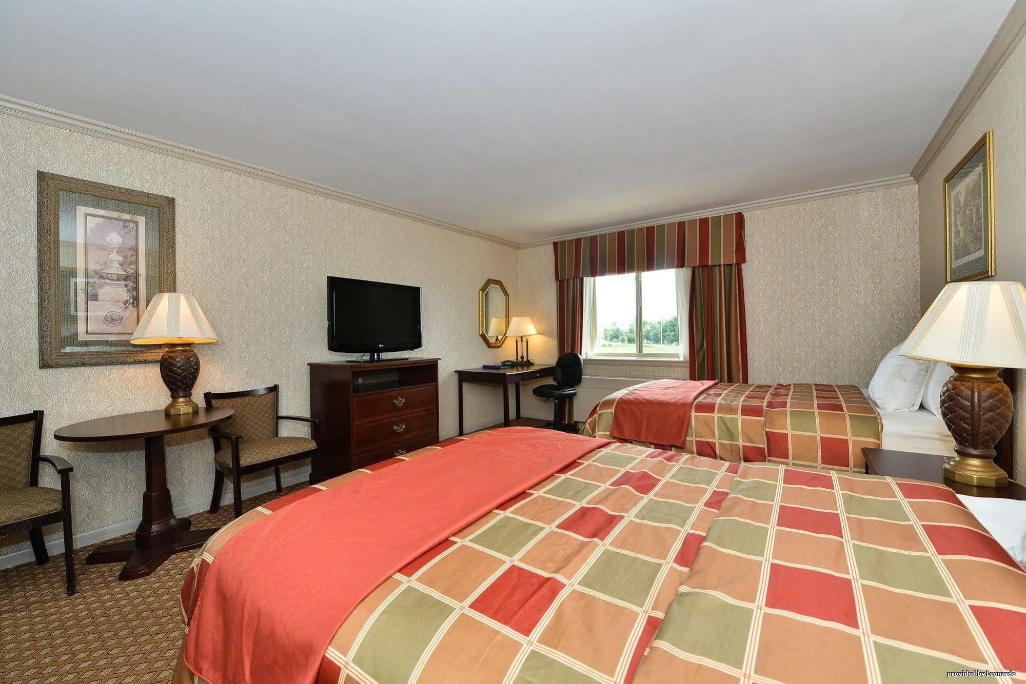 Days Inn & Suites By Wyndham Roseville/Detroit Area Dış mekan fotoğraf