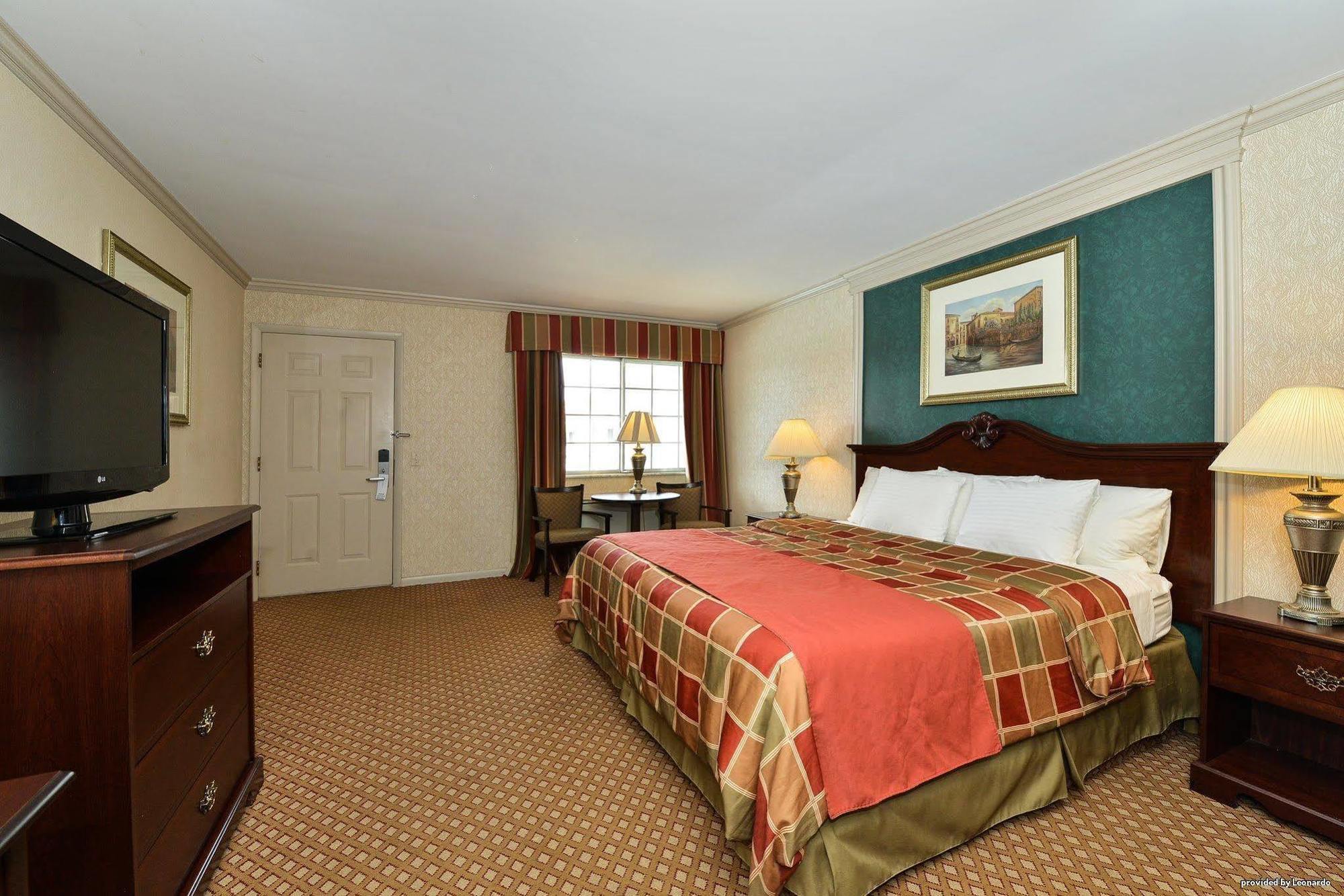 Days Inn & Suites By Wyndham Roseville/Detroit Area Dış mekan fotoğraf